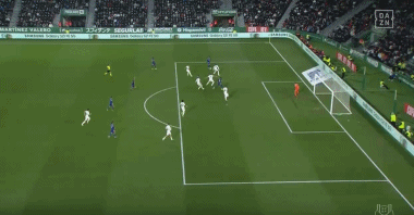 库里30岁后依旧保持巅峰状态：多项数据超越乔丹，近8场均砍近30分